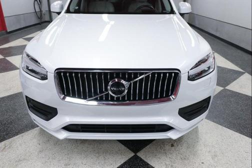 2022 Volvo XC90 T6 Momentum