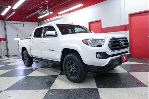 White 2022 Toyota Tacoma SR5