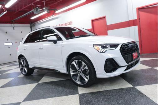 Glacier White Metallic 2022 Audi Q3 45 S line Premium Plus