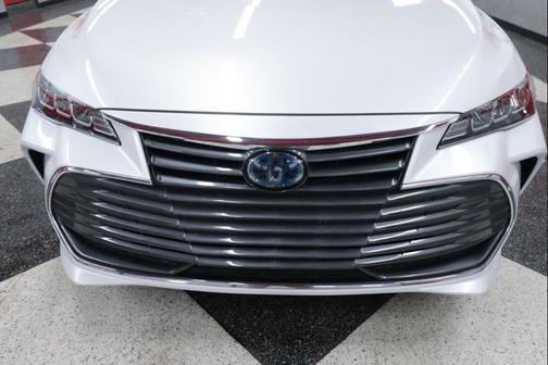 2021 Toyota Avalon Hybrid XLE