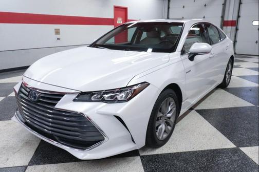 2021 Toyota Avalon Hybrid XLE