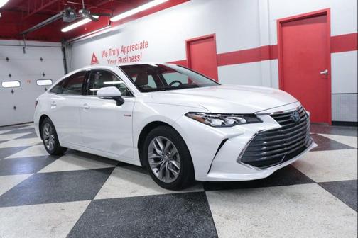 2021 Toyota Avalon Hybrid XLE