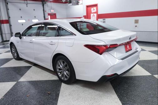 2021 Toyota Avalon Hybrid XLE