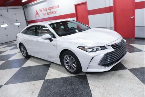 2021 Toyota Avalon Hybrid XLE