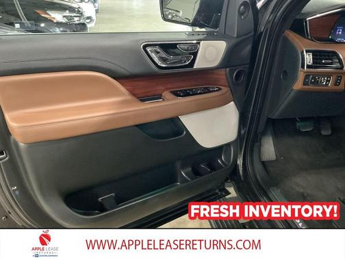 Starlight Gray Premium Colorant 2022 Lincoln Navigator Reserve