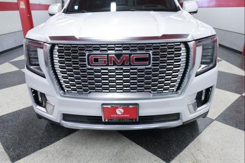 White Frost Tricoat 2021 GMC Yukon XL Denali