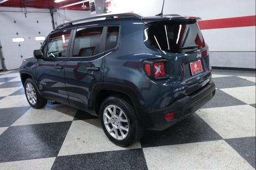 Slate Blue Pearlcoat 2022 Jeep Renegade Latitude