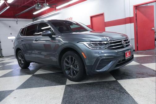 Platinum Gray Metallic 2023 Volkswagen Tiguan 2.0T SE