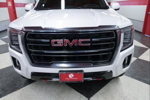 White Frost Tricoat 2021 GMC Yukon XL 4WD AT4