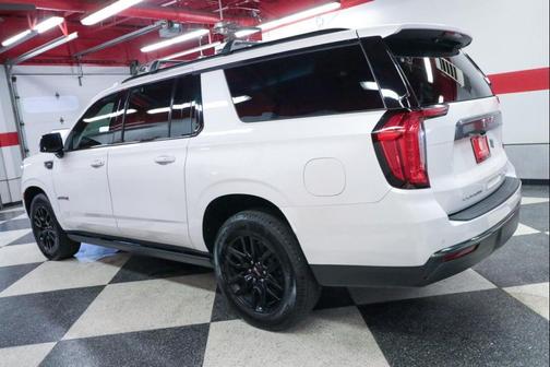 White Frost Tricoat 2021 GMC Yukon XL 4WD AT4