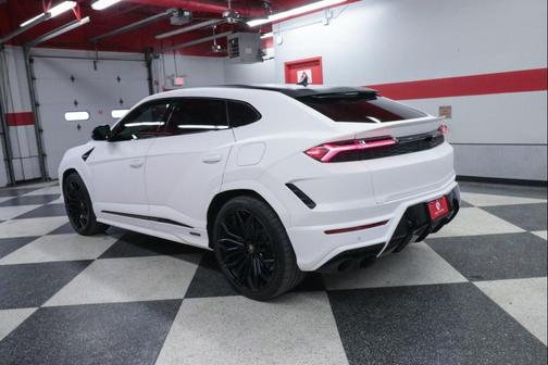 2025 Lamborghini Urus SE