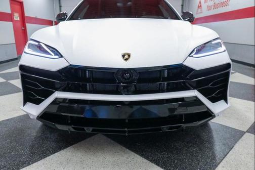 2025 Lamborghini Urus SE