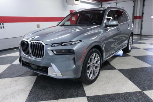 Skyscraper Grey Metallic 2026 BMW X7 xDrive40i
