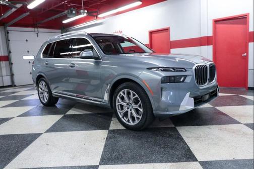 Skyscraper Grey Metallic 2026 BMW X7 xDrive40i