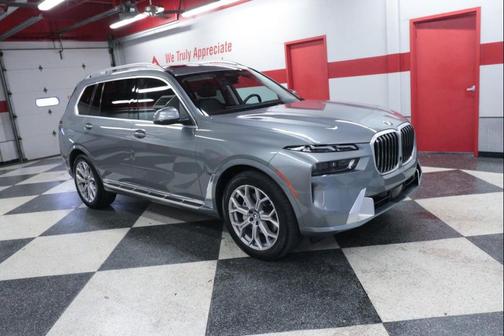 Skyscraper Grey Metallic 2026 BMW X7 xDrive40i