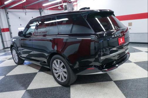 Santorini Black Metallic 2023 Land Rover Range Rover P400 SE