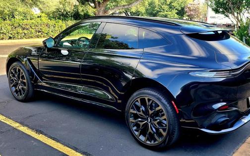 Onyx Black 2022 Aston Martin DBX