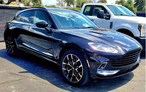 Onyx Black 2022 Aston Martin DBX