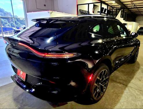 Onyx Black 2022 Aston Martin DBX