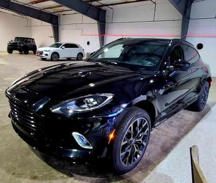 Onyx Black 2022 Aston Martin DBX