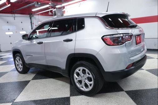 Silver Zynith Metallic Clearcoat 2024 Jeep Compass Sport