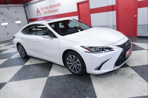 Eminent White Pearl 2022 Lexus ES 350 Base
