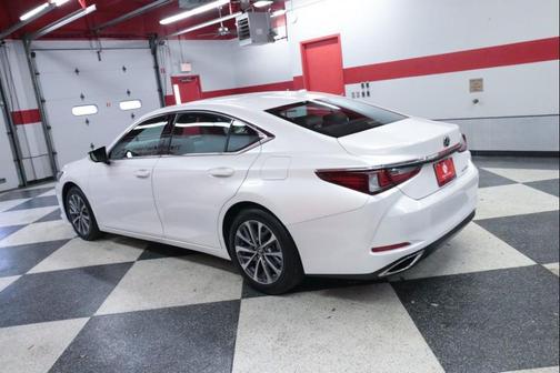 Eminent White Pearl 2022 Lexus ES 350 Base