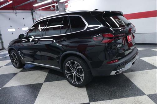 Black Sapphire Metallic 2024 BMW X5 xDrive40i
