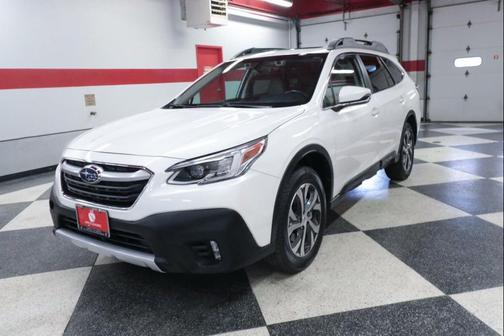 Crystal White Pearl 2022 Subaru Outback Limited
