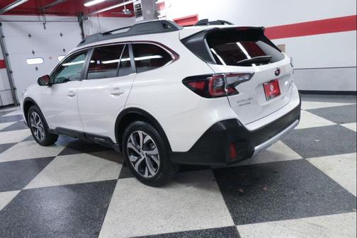 Crystal White Pearl 2022 Subaru Outback Limited