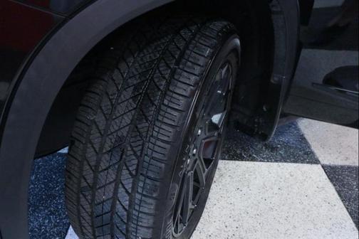 Midnight Black Metallic 2022 Toyota Highlander LE
