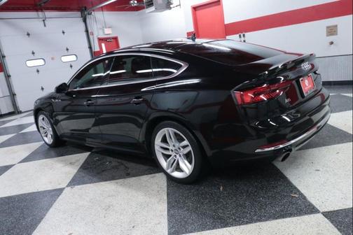 Mythos Black Metallic 2019 Audi A5 45 Premium