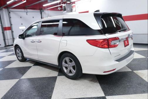 White Diamond Pearl 2019 Honda Odyssey EX-L