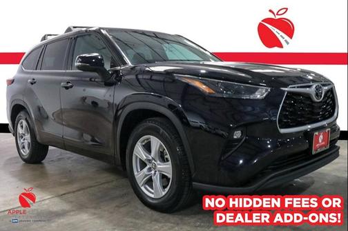 Midnight Black Metallic 2022 Toyota Highlander LE