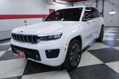 Bright White Clearcoat 2023 Jeep Grand Cherokee Overland