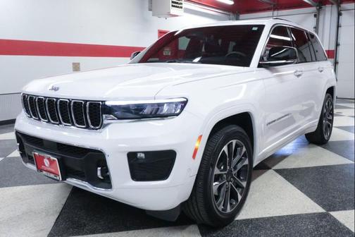Bright White Clearcoat 2023 Jeep Grand Cherokee Overland