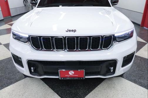 Bright White Clearcoat 2023 Jeep Grand Cherokee Overland