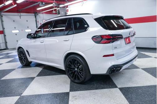 2024 BMW X5 M60i