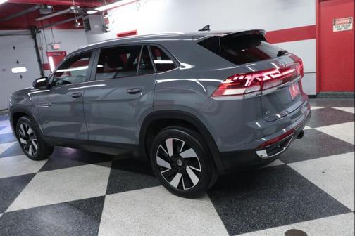2024 Volkswagen Atlas Cross Sport 2.0T SE w/Technology