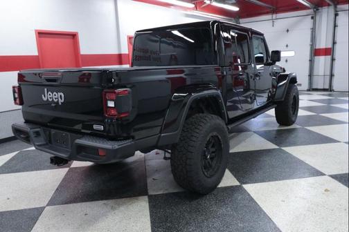 Black Clearcoat 2022 Jeep Gladiator Overland