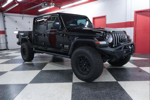 Black Clearcoat 2022 Jeep Gladiator Overland