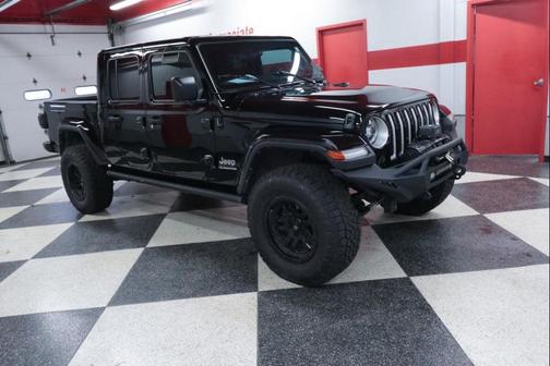 Black Clearcoat 2022 Jeep Gladiator Overland
