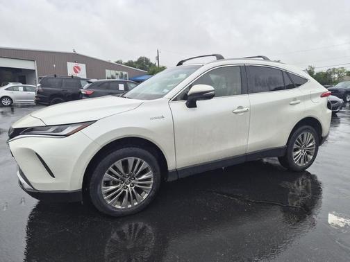 Blizzard Pearl 2021 Toyota Venza XLE