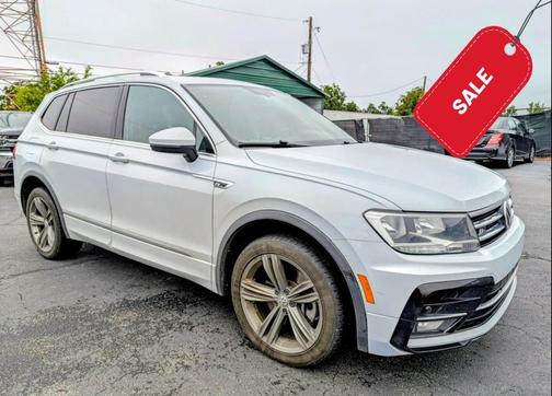 White Silver Metallic 2018 Volkswagen Tiguan 2.0T SE