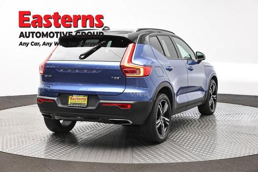 Bursting Blue Metallic 2020 Volvo XC40 T5 R-Design