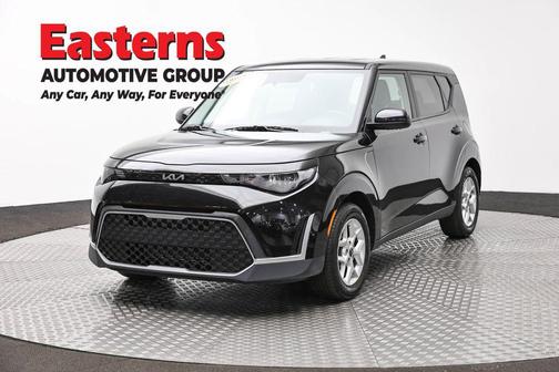 Fusion Black 2025 Kia Soul LX