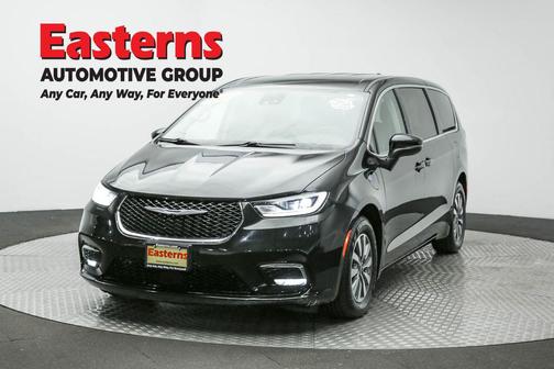 2023 Chrysler Pacifica Hybrid Touring L