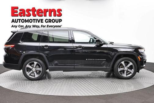 Diamond Black Crystal Pearlcoat 2023 Jeep Grand Cherokee L Limited