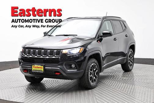Diamond Black Crystal Pearlcoat 2025 Jeep Compass Trailhawk