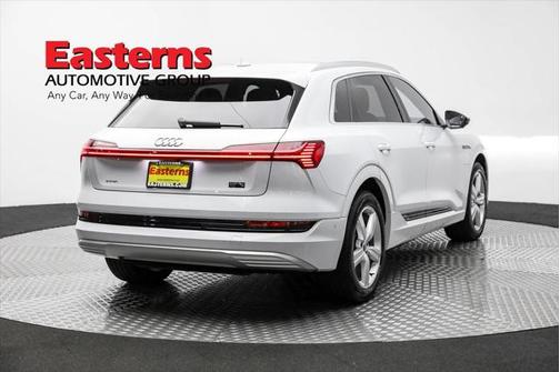 2019 Audi e-tron Premium Plus
